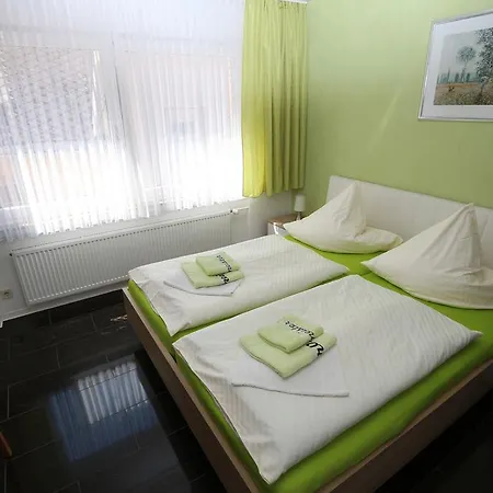 Gaestehaus Am Roemerbad بيت ضيافة