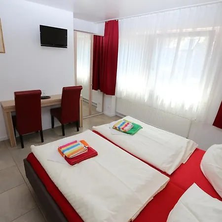 Gaestehaus Am Roemerbad بيت ضيافة